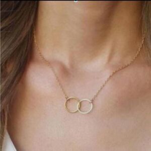INTERTWINED CIRCLES NECKLACE 